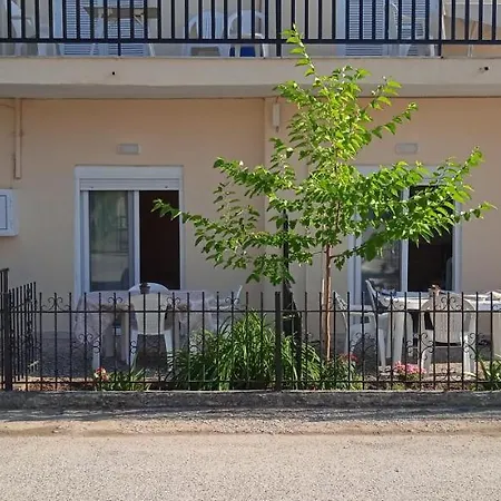 Aparthotel Lemonis House *