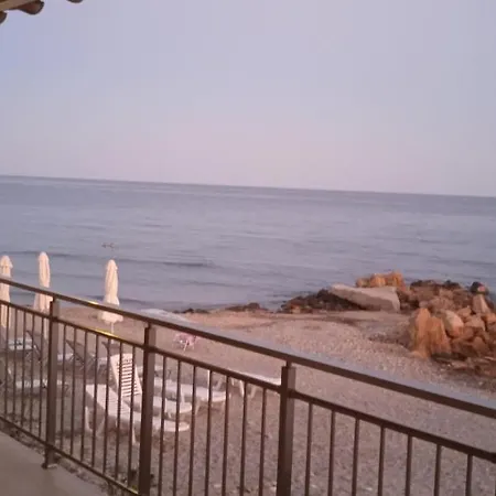Lemonis House Aparthotel 3*